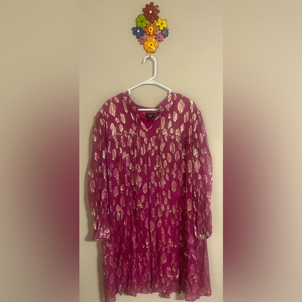 June and Vie, 2x, hot pink and metallic dreas